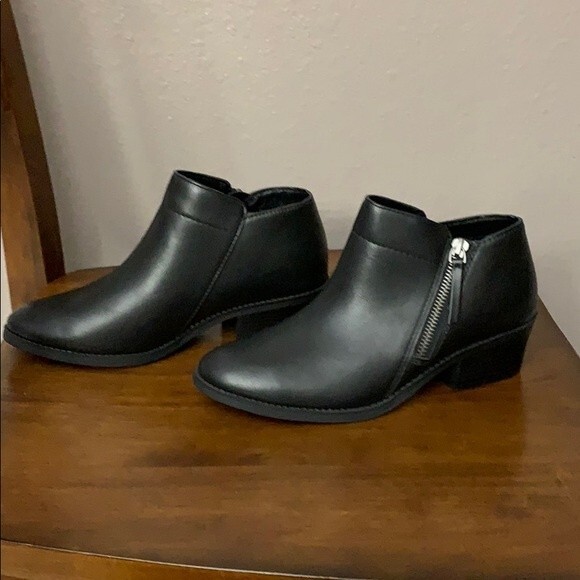 Time and Tru Zipper Bootie (Women's) 6.5   NWT - Picture 2 of 6